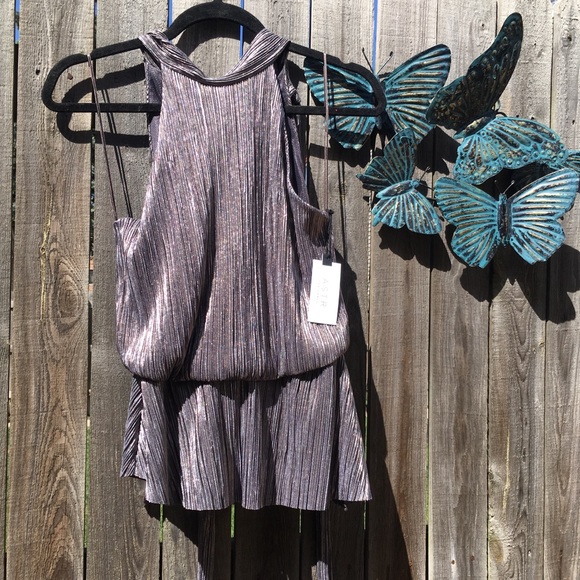 ASTR The label metallic halter top NWT - Picture 4 of 8